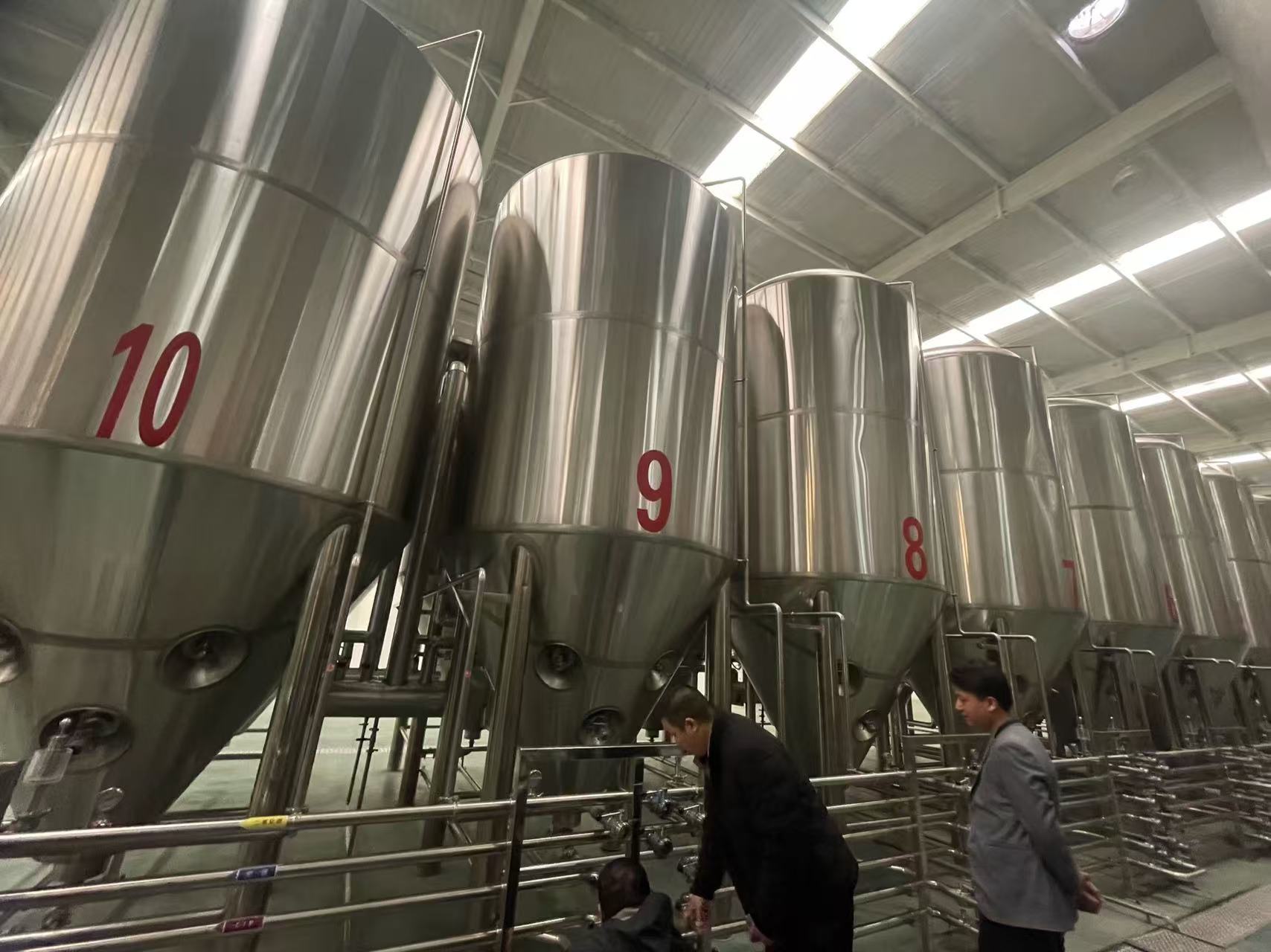 苏尼特右精酿啤酒设备厂—平面布置、设备设计、制造、调试、培训等一条龙服务