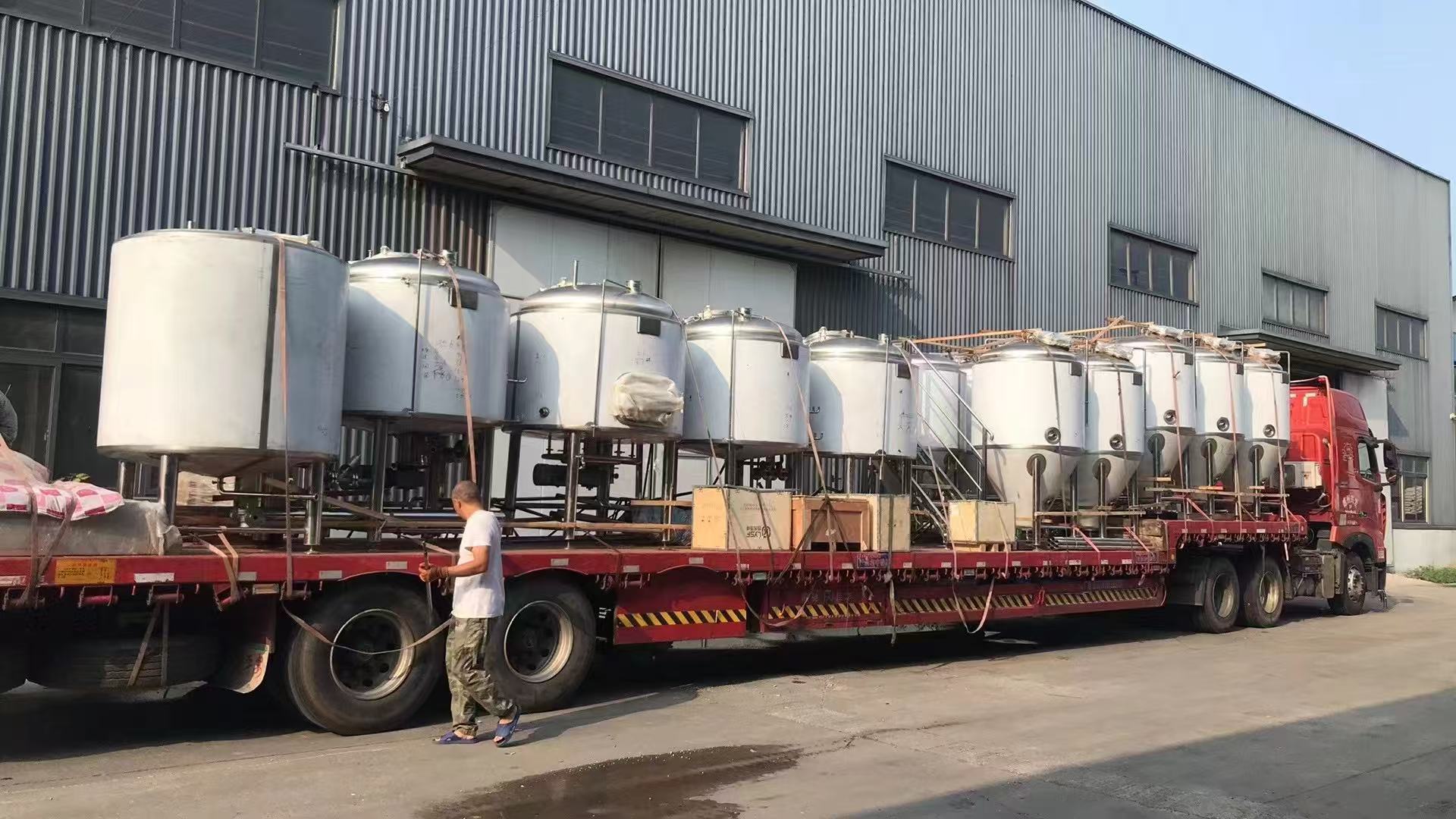 苏尼特右精酿啤酒设备厂—精酿啤酒设备